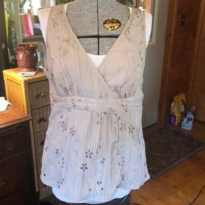 Lady size 14 sleeveless blouse by 9 and Co. by Nine West.